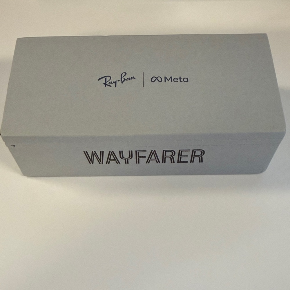 Meta Ray-Ban Wayfarer (gen 1) clear lense shiny black